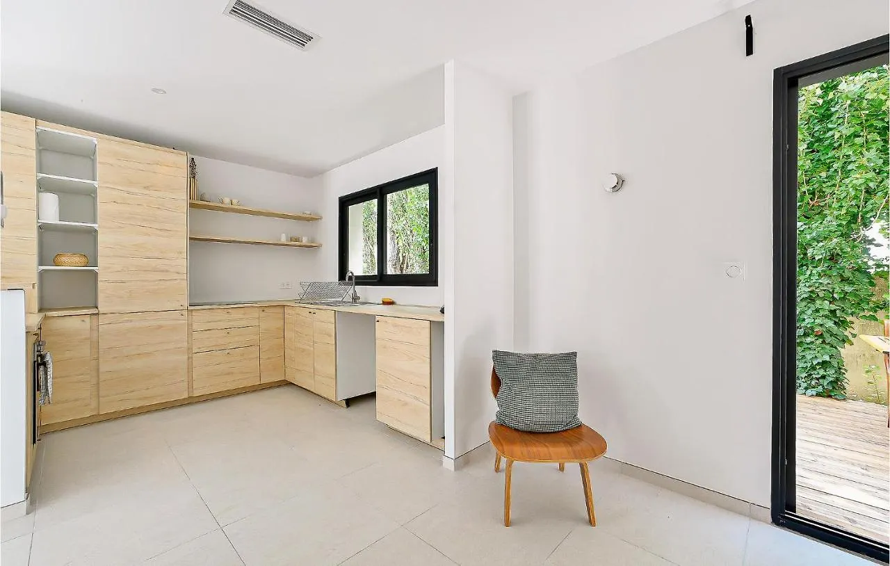 Awesome Home In Monteux With Kitchen