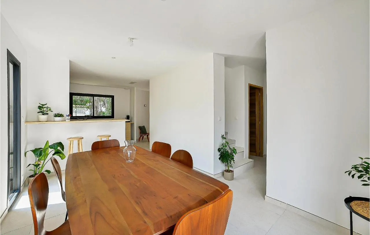 Awesome Home In Monteux With Kitchen France