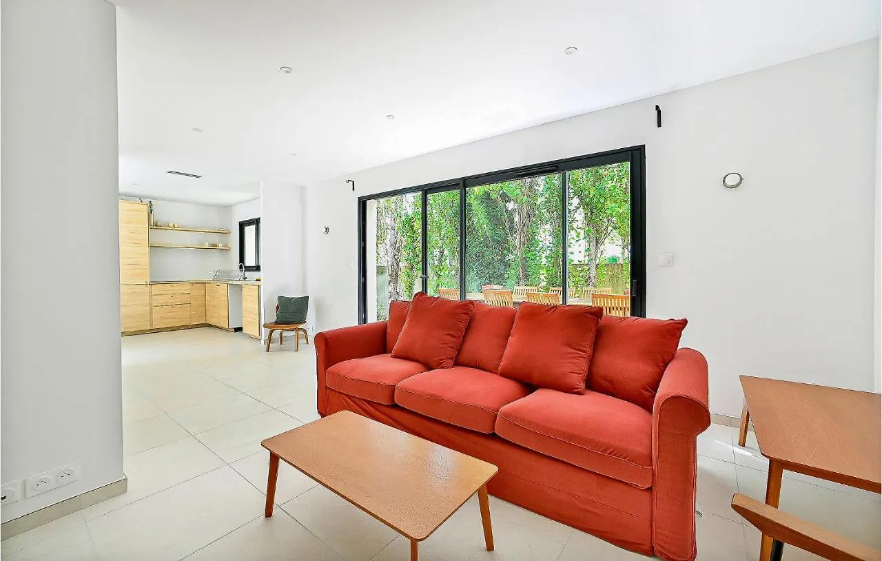 Awesome Home In Monteux With Kitchen Holiday home
