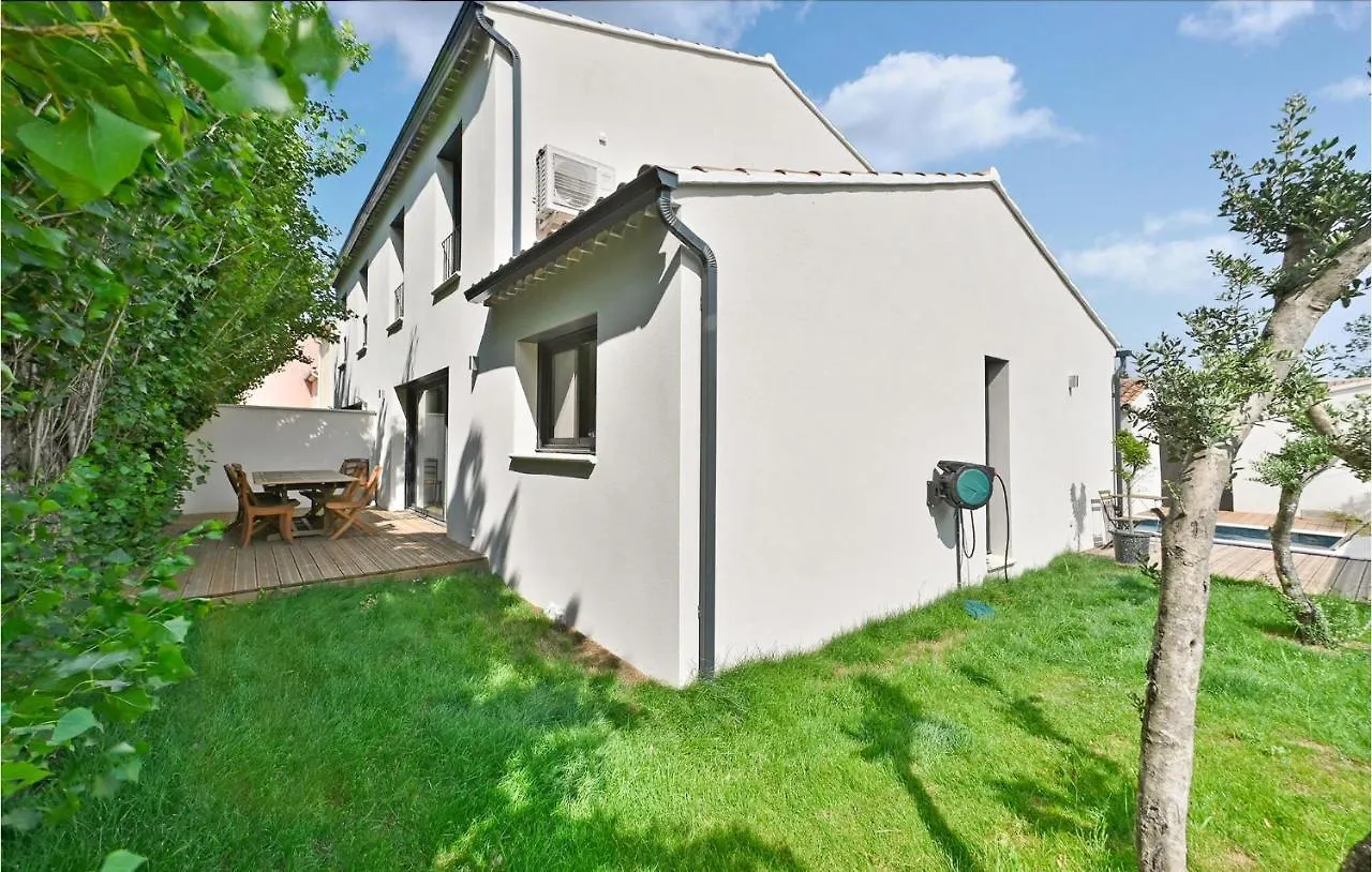 Awesome Home In Monteux With Kitchen