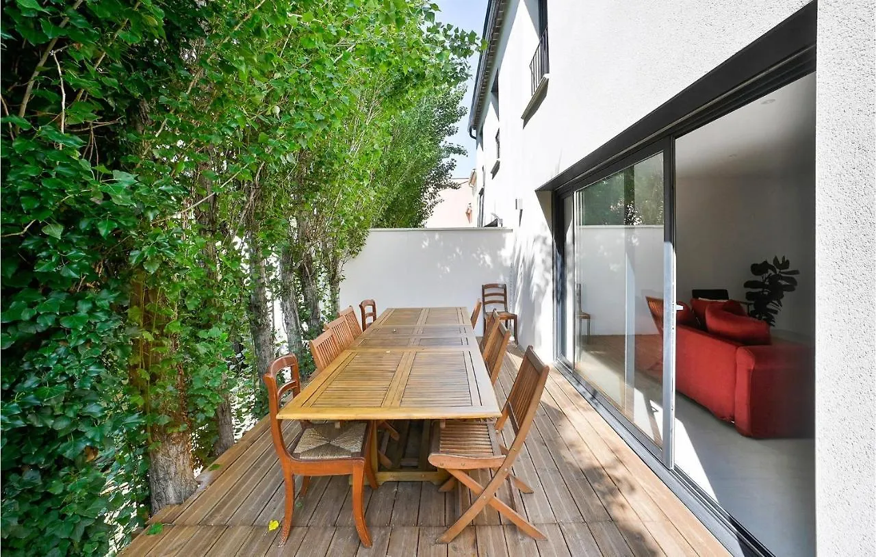 Awesome Home In Monteux With Kitchen