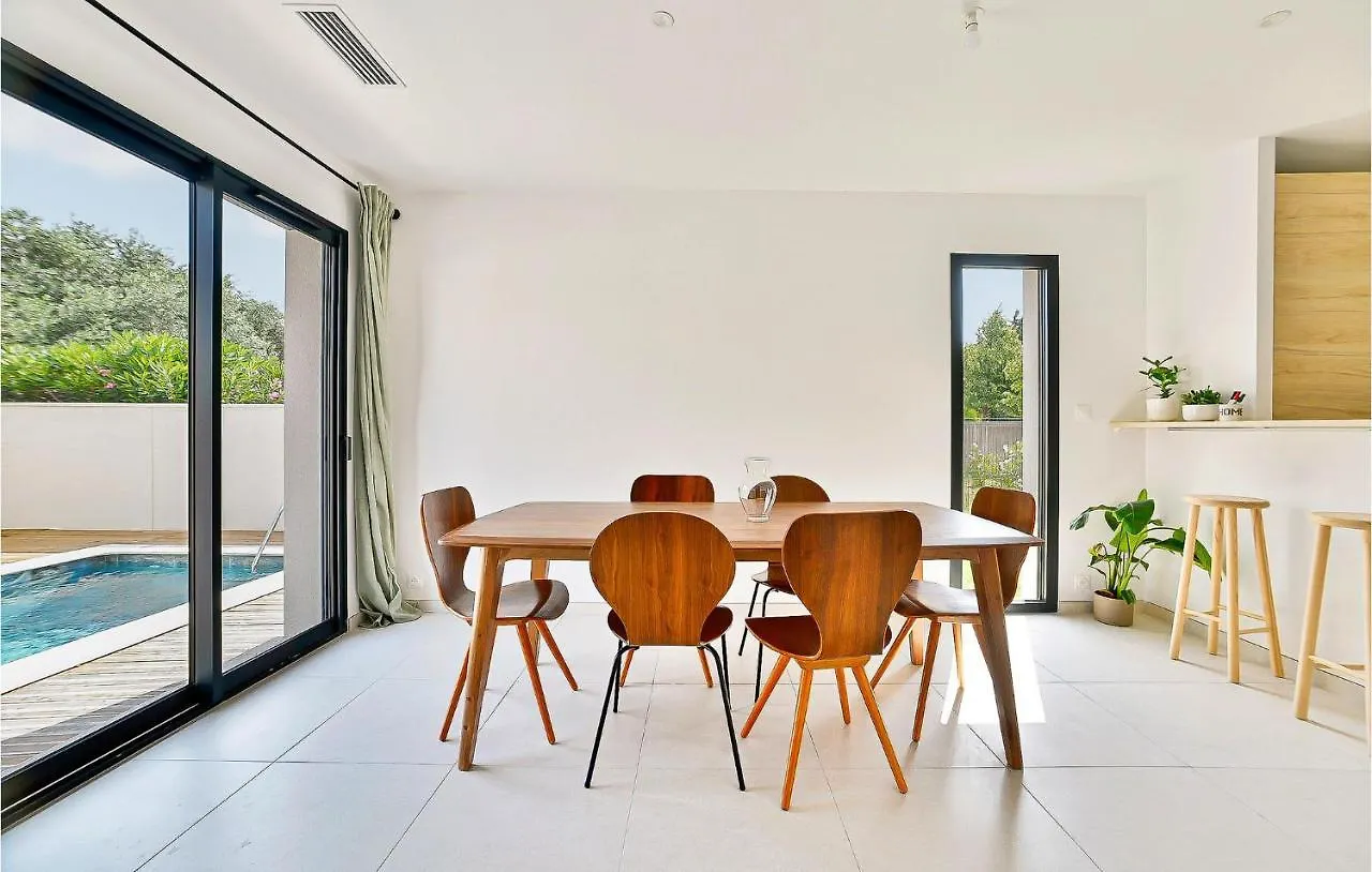 Awesome Home In Monteux With Kitchen 0*,