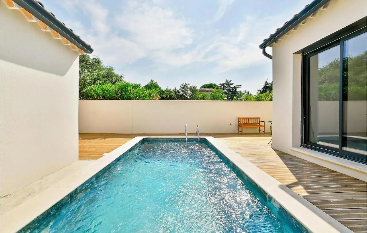 Awesome Home In Monteux With Kitchen France