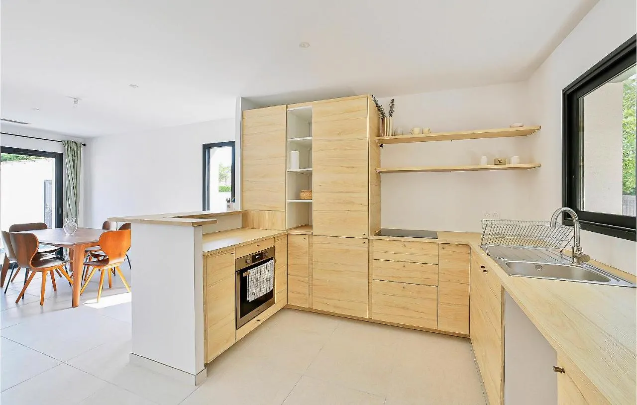 Awesome Home In Monteux With Kitchen France