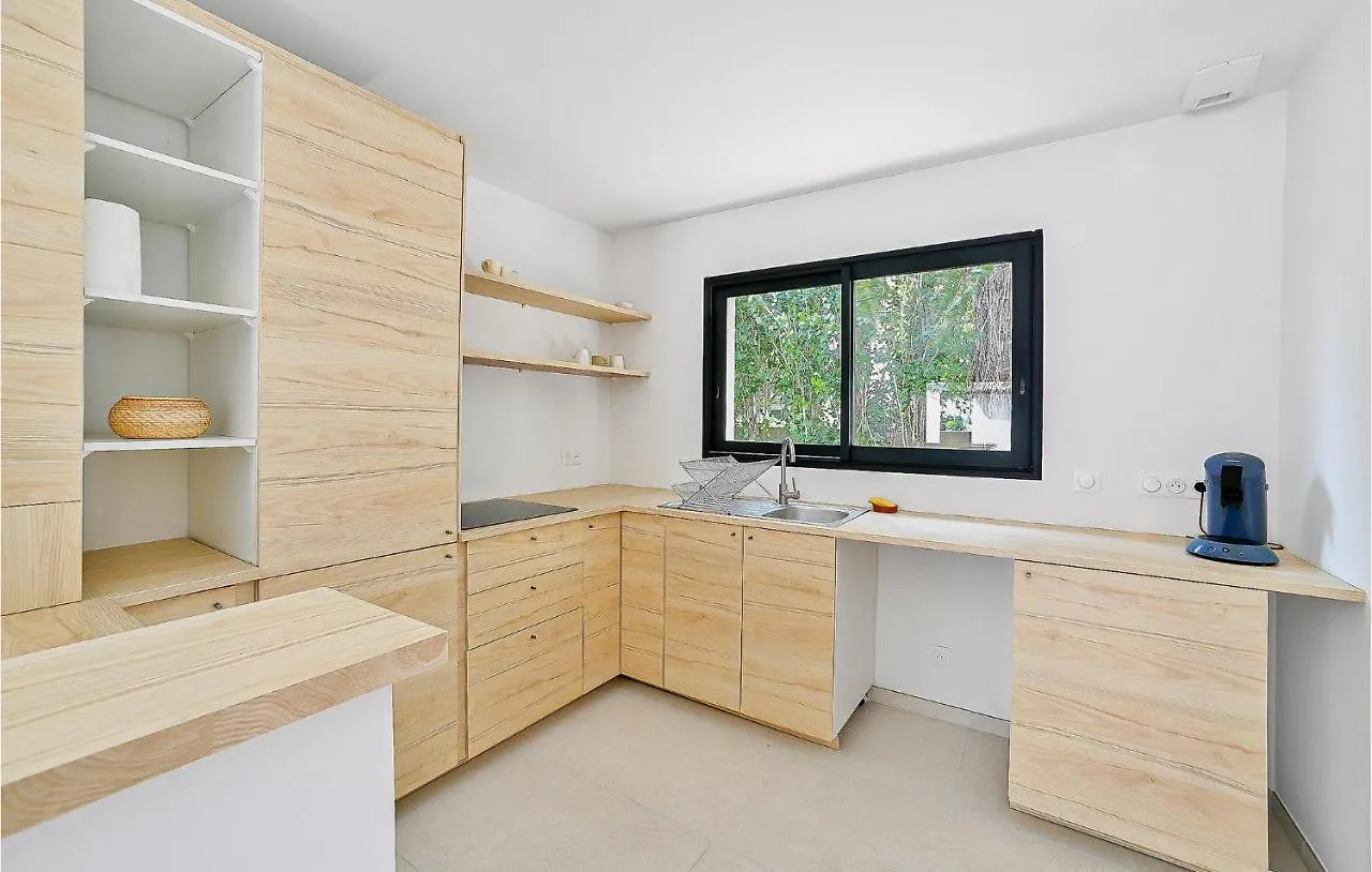 Awesome Home In Monteux With Kitchen Holiday home